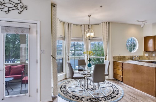 Highland Lake Estates Condo | Stunningly Regal Lake Travis Island Condo with lakeview!