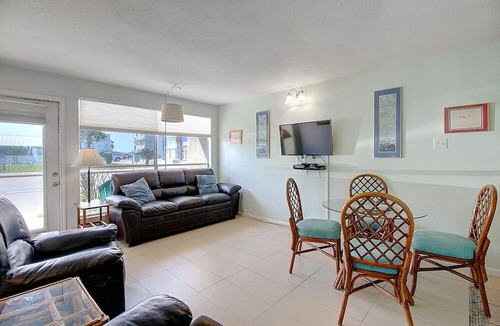 Port Aransas Condo | This super cute 1 bedroom 1 bath condo is located in the heart of Port Aransas!
