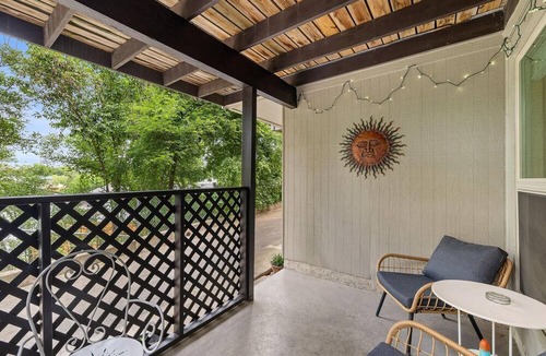 Barton Hills Condo | Private, 1 King bed, Patio; .33 mi to Zilker Park/Barton Springs, @2 mi to DT!