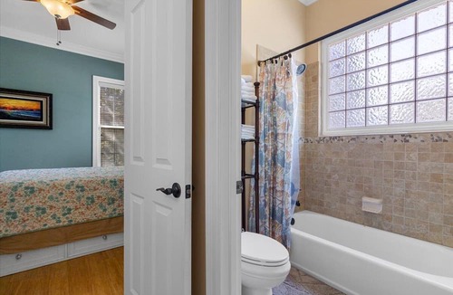 Cedar Creek House | Mesquite Retreat: Close to Austin and COTA: Fun, Family, and Friends,