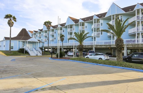 Galveston Condo | Beachfront Corner and panoramic view of beach and Gulf of Mexico below (2314)