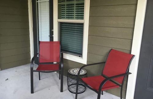 Grogan's Mill Apartment | Spacious 1 Bedroom/1 Bath condo in The Woodlands