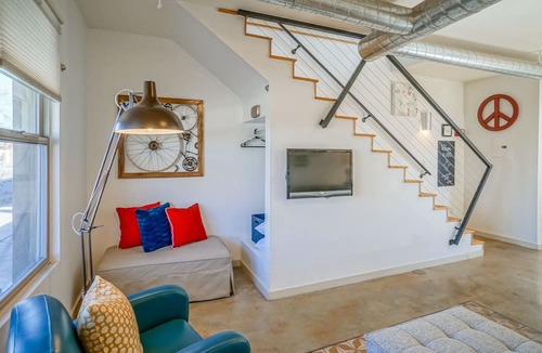 Downtown Albuquerque Condo | #2-Mount Condo · Urban! Art! 1bd1ba Condo near Old Town/Sawmill
