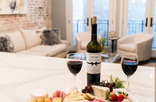 Central Business District Hotel | Modern Comfort: Stylish & Cozy Retreat in New Orleans' CBD