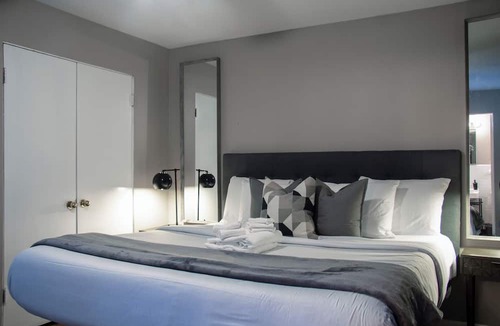 Neartown Apartment | Montrose Dream Suite 03! Downtown, Medical Center