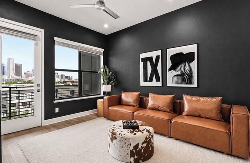 Cedars Apartment | Luxury Penthouse w/Balcony Downtown Dallas Skyline Views Gym Fre.
