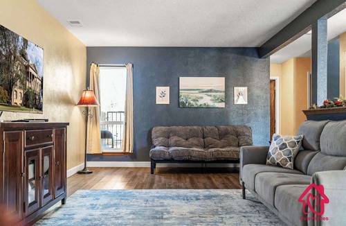 Loma Del Rey Condo | Cozy Comfort at Loma Del Rey - An Irvie Home