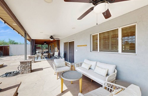 Casas Adobes West House | Dog-friendly modern stay with a heated private pool, sun room, & grill