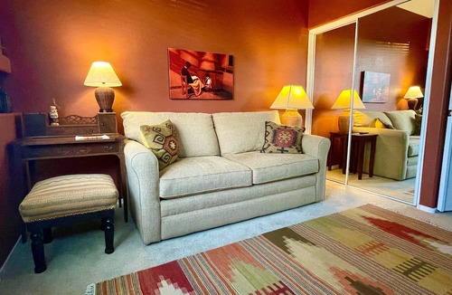 Rancho Vistoso Condo | Dog-friendly condo close to hiking with outdoor pool, hot tub & fitness room