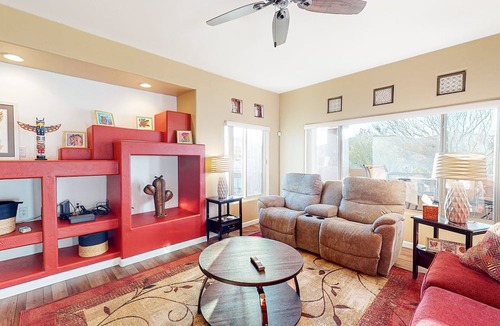 Rancho Vistoso Condo | Sunny, dog-friendly condo with a heated pool, gym, grilling area, & golf nearby
