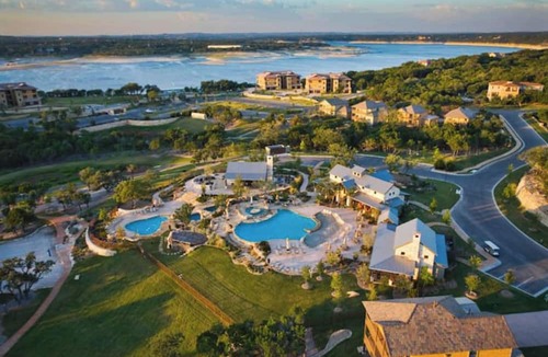 Jonestown Condo | Inviting Villa at Hollows - Lake Views/4 Pools