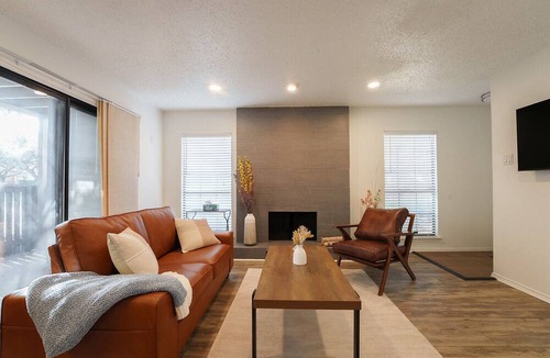 Far North Dallas Condo | FIFA 26 Easy access to stadium. Cozy 1BR condo in fantastic North Dallas w Pool