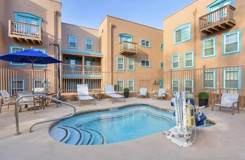 Northeast Santa Fe Hotel | Stay in Santa Fe: Historic Plaza, Art, Museums & Botanical Garden Nearby