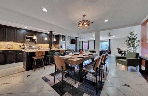 Brookhollow House | Spacious 6BR House | Sleeps 15 | 1GB|WD | Galleria