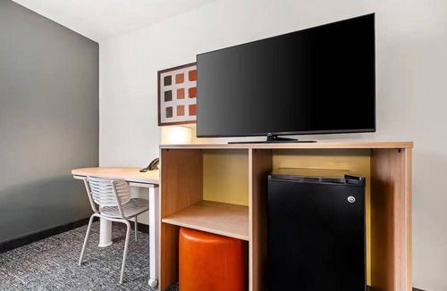 Amarillo Hotel | 2 Stylish Rooms Designed for Relaxation Near Northwest TX Hospitals + Attraction