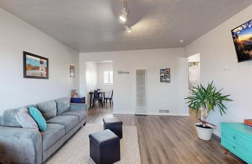 University Heights Apartment | No.7: King bed, 1bd/1ba, UNM