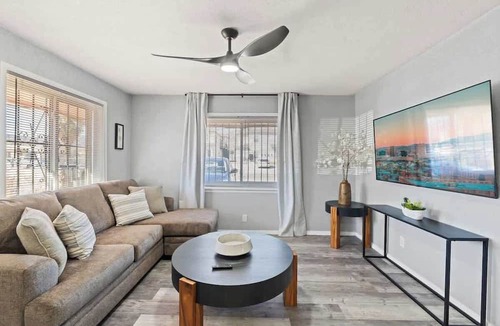 Biggs Field Apartment | Cozy Modern Retreat 2BR/1BA Near Fort Bliss