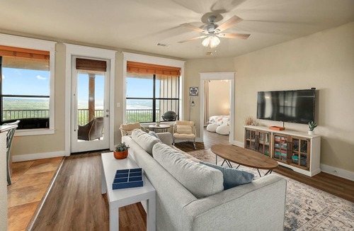 Jonestown Condo | Hill Country Hideaway - The Hollows by Lake Travis