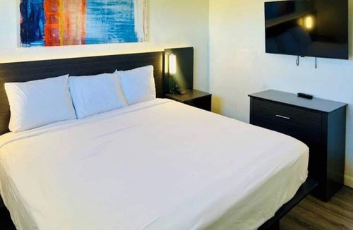 Sierra Vista Apartment | 1 King Bed | Non-Smoking, Kitchen