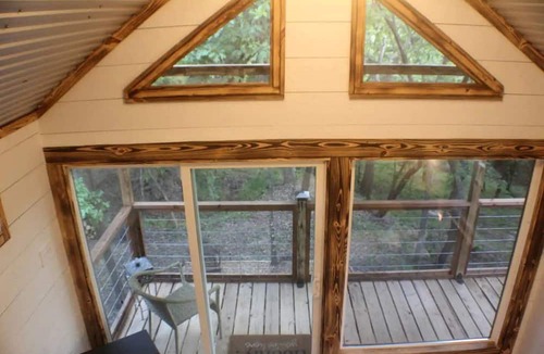 Rosston Cabin | Enchanting Pecan Treehouse with Creek Views near Forestburg, Texas