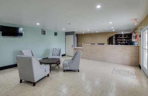Fort Worth Hotel | Stay Comfortably: Economical Rooms with Microwave & Mini-Fridge