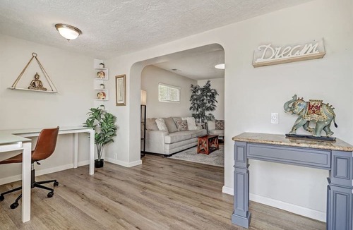 University Heights Apartment | Cornell Canvas Suite, Nob Hill