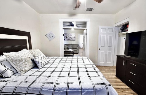 Downtown El Paso Apartment | Cozy 2 bedroom apartment in terrific El Paso with WiFi, AC, entire unit
