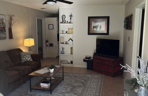 Burnet House | Quaint Styled House, Bluebonnet Capital, Epicenter of Highland Lakes areas.