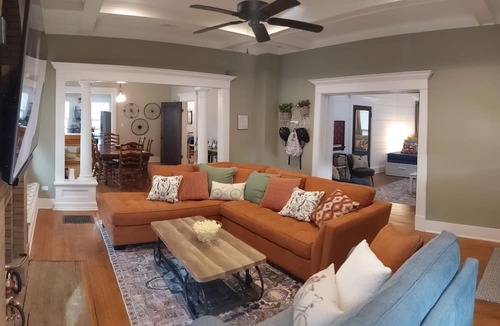Waco House | Family home with fenced yard 6 minutes to the Silos