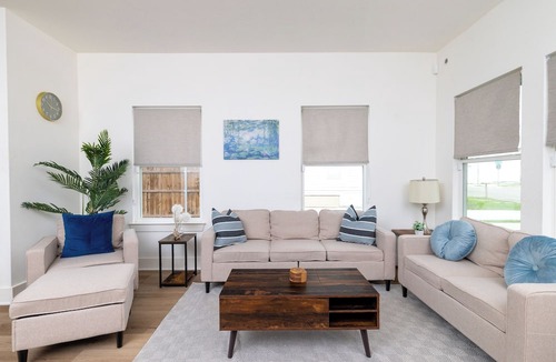 Fort Worth House | Fenced Yard, Fire Pit, Gated Parking + Workspace