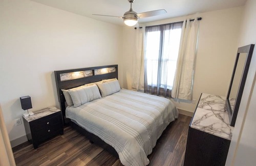 Addison Apartment | Urban 1-bedroom apartment in Addison with WiFi, AC & Reserved Parking