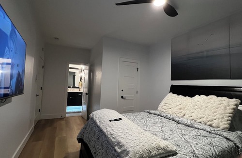 Village At Walnut Creek Condo | Modern 2BR 2BA near Domain - Q2 Stadium - SXSW - Kalahari Resorts