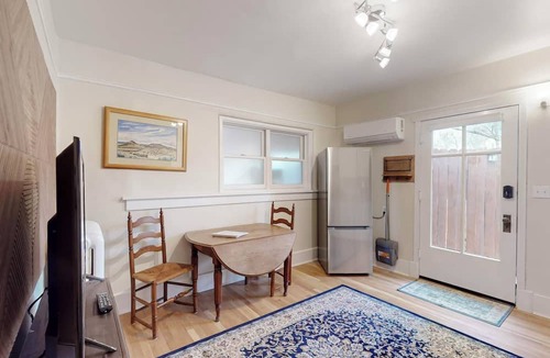 Nob Hill Apartment | Inviting Remodeled Guest House in Central Nob Hill