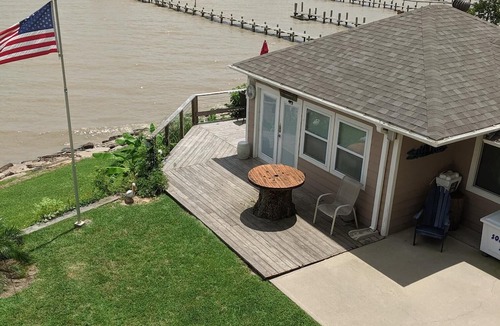 Bacliff Apartment | Waterfront Suite on shared property w/275' fishing pier and private hot tub