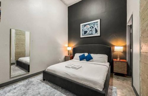 Downtown Dallas Apartment | Gym Retreat 2102bdsleeps 12 Free Gym Parking