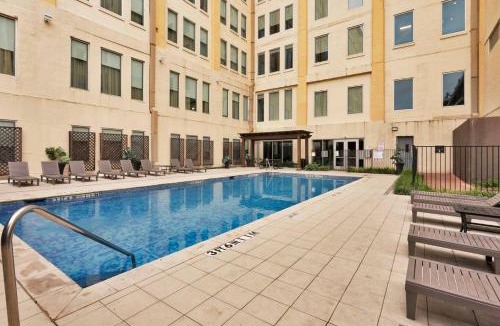 Downtown Dallas Apartment | Gym Retreat 2102bdsleeps 12 Free Gym Parking