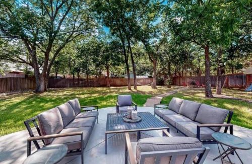 South Arlington House | Kennedale Home with Private Year Round Hot Tub Game Room Sleeps 10