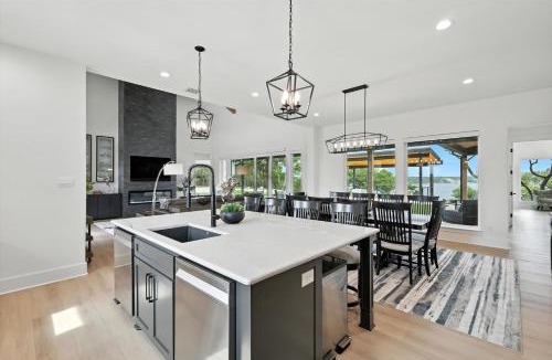 Gainesville House | Heavenly Retreat – 5BD/55BA of Waterfront Living