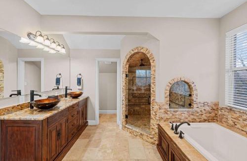 Shady Shores House | Shady Shores Lake House - Hot Tub Dog-Friendly