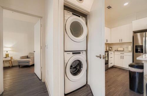McNeil Apartment | Casita Lone Star - Pool Views - Free Parking