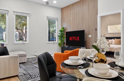 Cityplace Apartment | Worldcup Ready Beautifully Furnished One Bedroom Apartment in the Heart of West Village Dallas with Pool and Free Parking