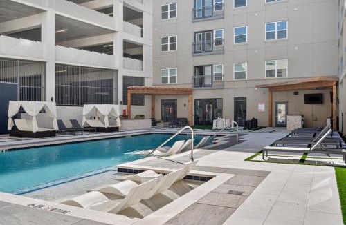 Cityplace Apartment | Worldcup Ready Beautifully Furnished One Bedroom Apartment in the Heart of West Village Dallas with Pool and Free Parking