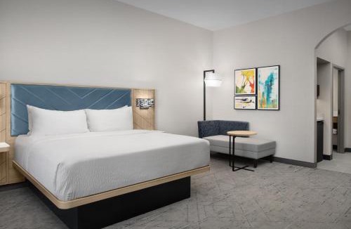 Hurst Hotel | Holiday Inn Express Hotel & Suites DFW West - Hurst by IHG