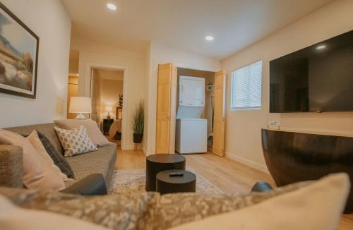 South Broadway Apartment | Sage Suite at ArnoTriplex! Private Hot Tub-Close to Downtown-Pet Friendly-No Pet Fee!