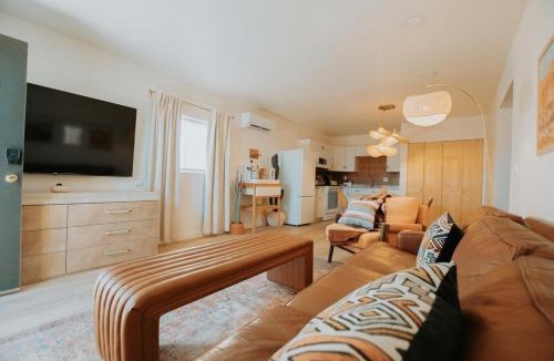 South Broadway Apartment | Terracotta Suite at ArnoTriplex! Hot Tub-Close to Downtown-Pet Friendly-No Pet Fee!