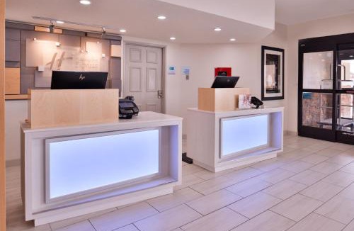 Farmington Hotel | Holiday Inn Express & Suites Farmington Bloomfield by IHG
