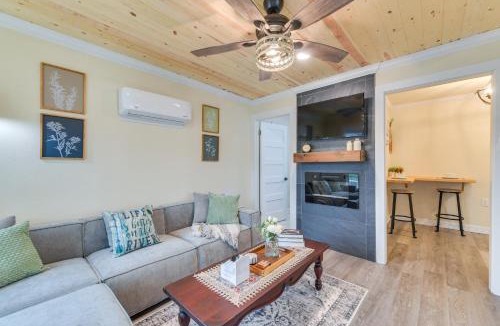 East Riverside Apartment | 2 Mi to Dtwn: Chic Waco Studio w/Fire Pit!