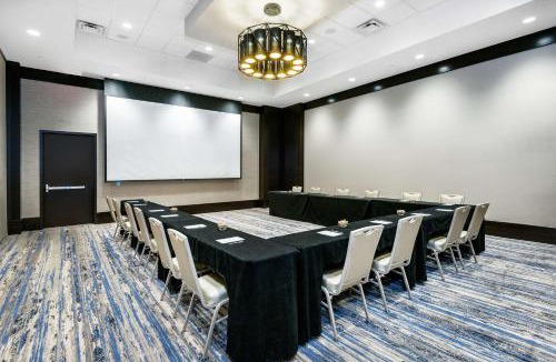 College Station Hotel | Embassy Suites By Hilton College Station