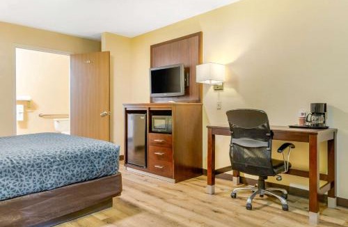 Northwest Heights Cabin | Econo Lodge West - Coors Blvd