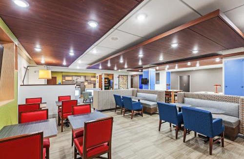 Lewisville Hotel | Holiday Inn Express Hotel & Suites Dallas Lewisville by IHG